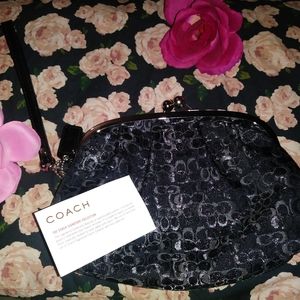 📦 Coach Clutch Wristlet